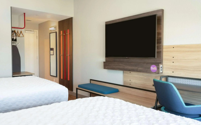Shore Hotel
