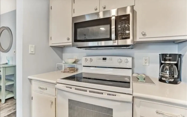 Sand Dollar Ocean View Condo With Salt Water Pool and Private Walkway to Beach by Redawning