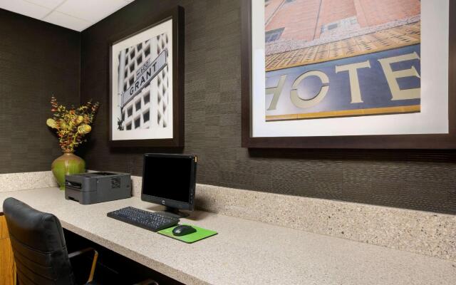 Fairfield by Marriott Inn & Suites Fresno River Park