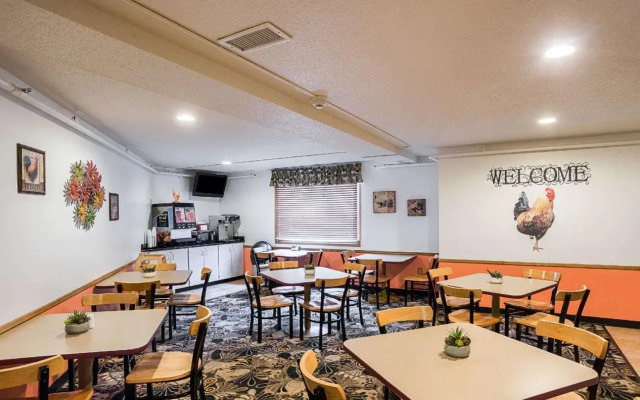 Econo Lodge Duluth near Miller Hill Mall