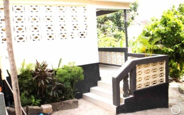 Beautiful 3-bed 2 Bath House at Spur Road Freetown