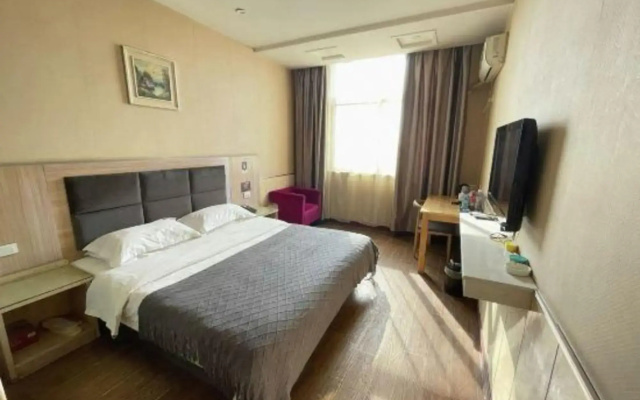 Lankao Giraden Business Hotel