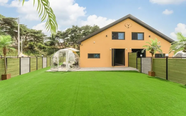 Taean Aloha Oe Pet Pool Villa