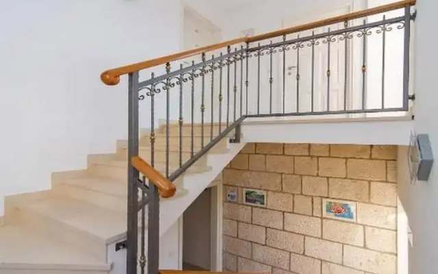 4B Apartments