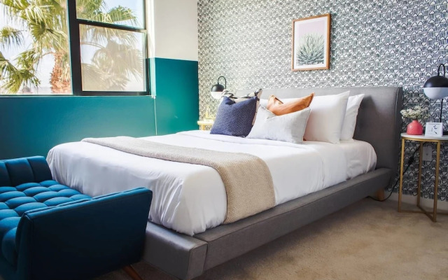 New! Central 2br/2ba Phoenix Apt by Domio