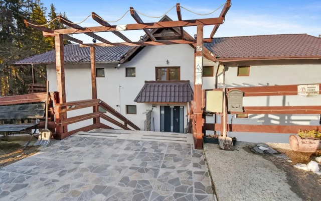 Cozy Studio with Panoramic Mountain View