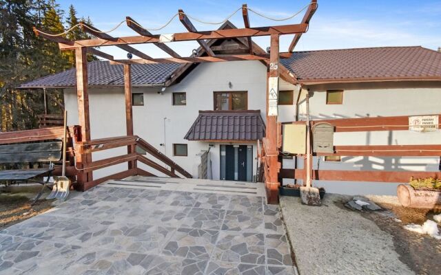 Cozy Studio with Panoramic Mountain View