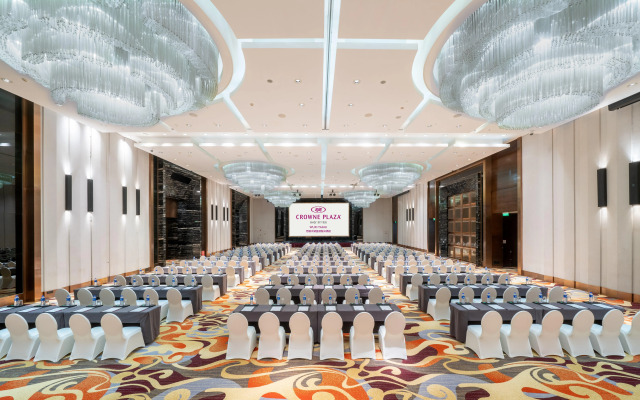 Crowne Plaza Wuxi Taihu by IHG