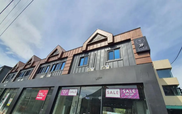 Gyeongju BongwhangMansion