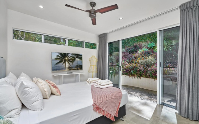 Canopy Views Luxury Holiday House Palm Cove