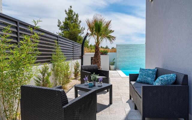 Villa in Zaton With Swimming Pool