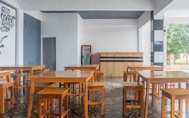 RedDoorz near Universitas Medan Area 2