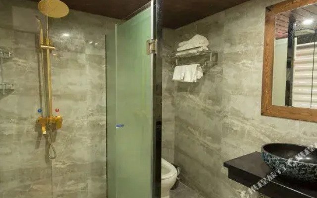 Yixiangju Homestay (Xijiang Qianhu Miao Village Observation Deck Branch)