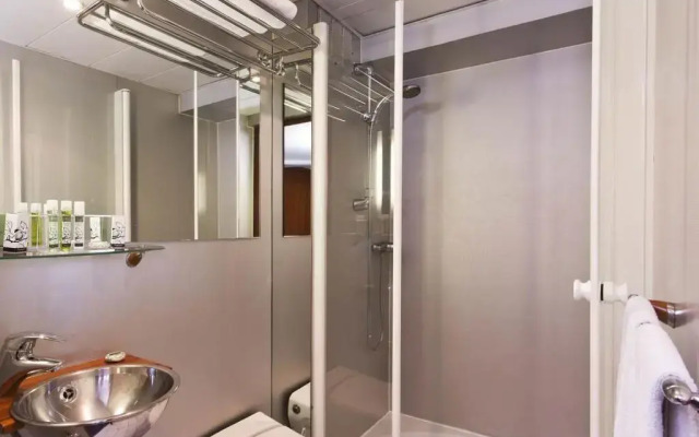 VIP Paris Yacht Hotel