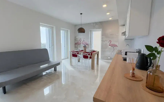 Seafront Modern Farmont Flamingo Suite