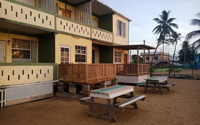 Pal's on the Beach - A Gold Standard Hotel
