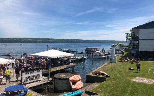 Showboat Motel Restaurant & Bar