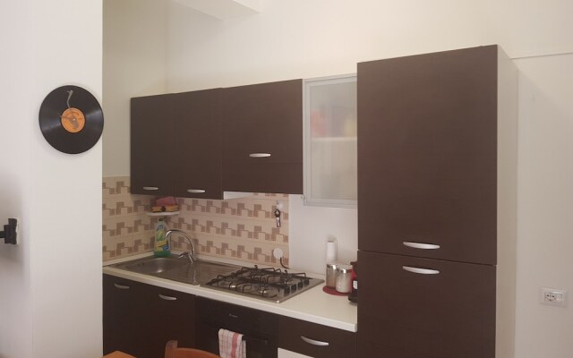 Monovano Furnished With a Small Garden