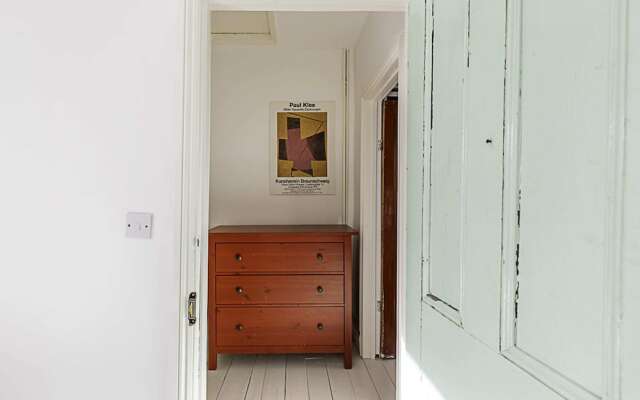 Hackney - Victoria Park: Generous 2 Bed Terrace
