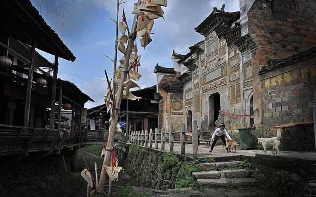 Wuyishan Old Street Hill Lodge