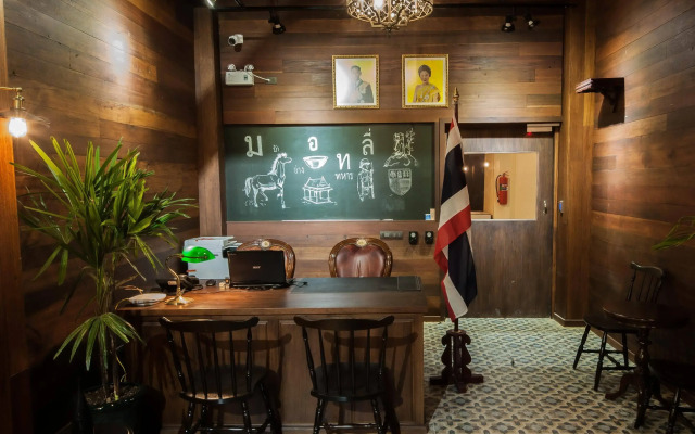 The Motley House - Hostel