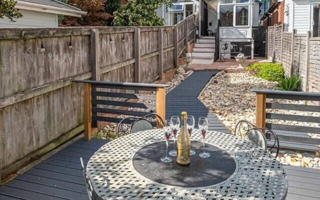 The Nautilus Cowes IOW Sleeps 4 & Private Garden