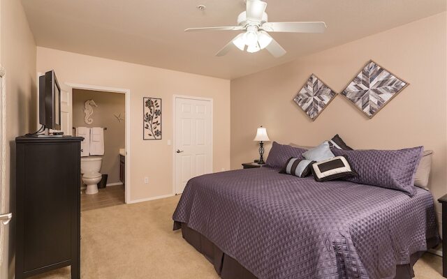 Canuck Condo 2 BR by Casago