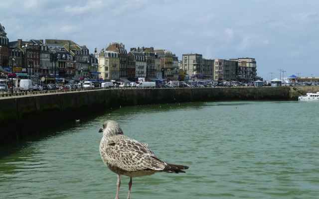 Townhouse Near Bay of Somme and Beaches