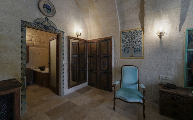 Capp Royal Cave Hotel