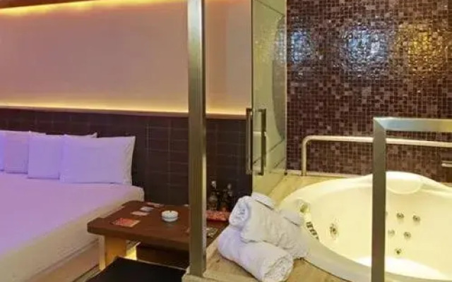 Dragon Motel (Только для взрослых)