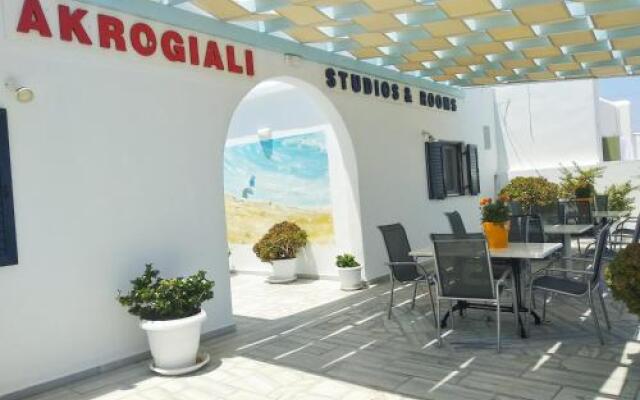 Akrogiali Studios & Rooms