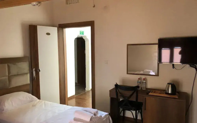 Karanfi̇l Hotel