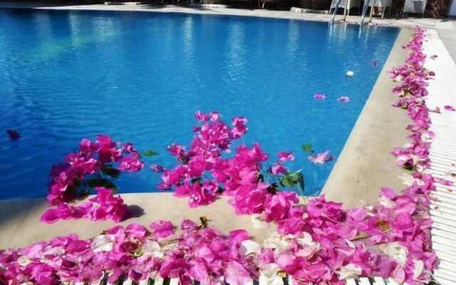 Atalos Hotel, Apartments & Suites