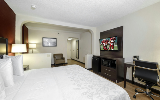 Red Roof Inn PLUS+ & Suites Opelika