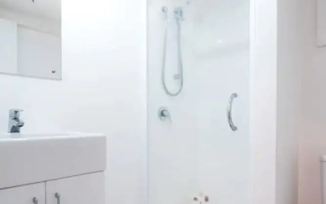 Modern 1 Bedroom Central Apartment With Stunning Views