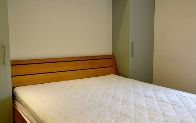 2 Bedroom Edinburgh Flat on Quiet Cobbled Street