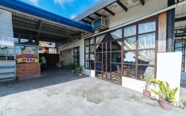 Mercedes Hotel by RedDoorz