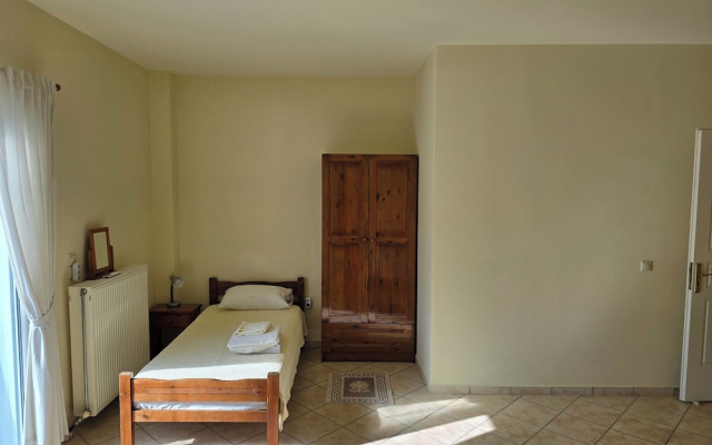 Skala - Villa - Sleeps 7 - Parking - Garden