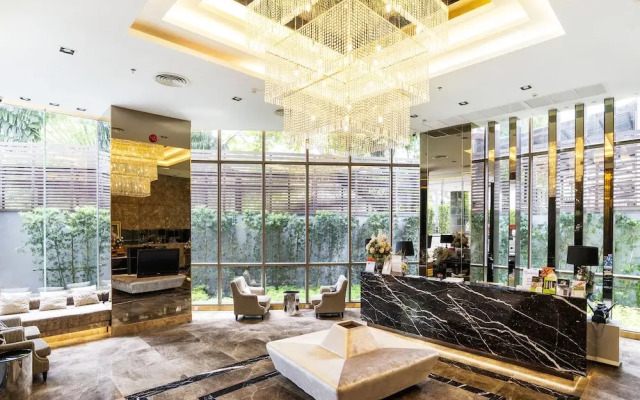 Alluring at Phromphong By Favstay