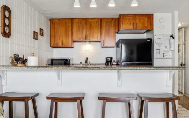 Luxury Oceanview Punaluu Condo