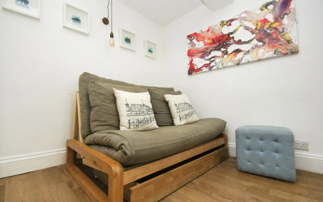 Pebble Cottage by Brighton Holiday Lets