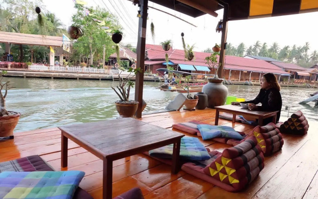 Baan Pitumata Amphawa