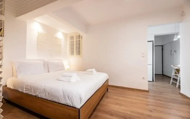 Quiet Apartment With a Garden at Exarcheia