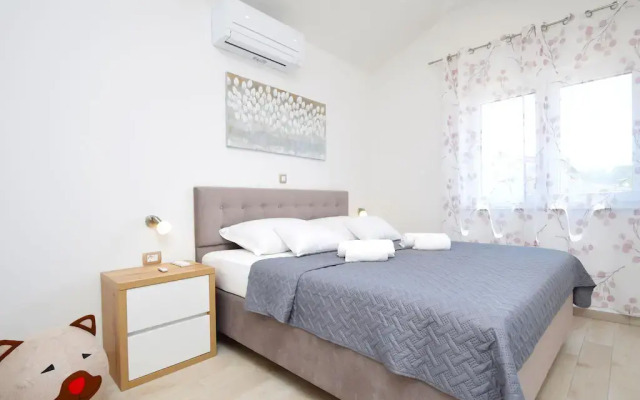 Apartments in Starigrad-Paklenica, modern and comfortable