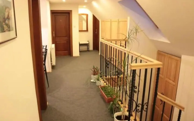 Guest House Tri Korunky