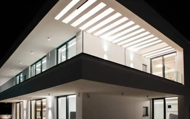 Sunset Serenity Villa With Pool, Gym and Sauna