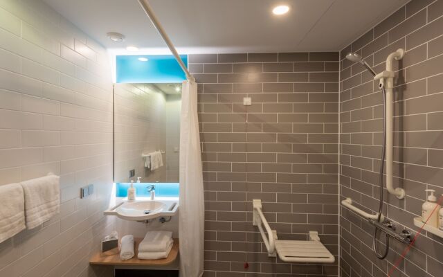 Holiday Inn Express Hamburg South A7 AS42 by IHG