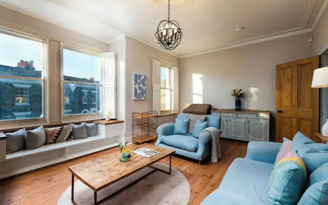 VESTO Three Bedroom Apartment in Clapham