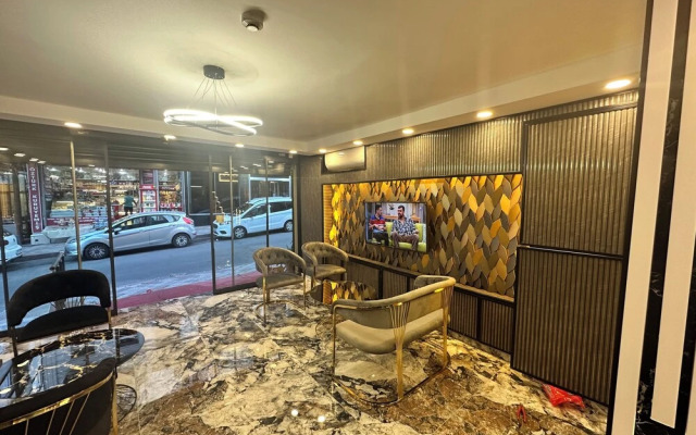 Crowned Exclusive Hotel