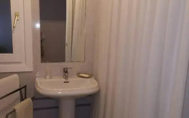 Habitación con baño privado en Bilbao